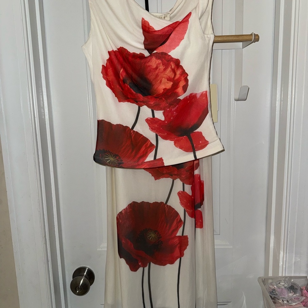 NWT 2 Piece Floral Set Sleeveless Top & Matching Midi Skirt Size Small